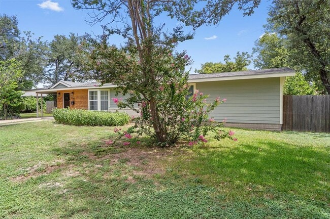 Building Photo - 7707 Robalo Rd