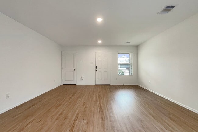 Building Photo - 16418 Monte Sinai Dr