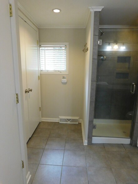 Master Bath/Laundry - 726 Hartford Ave