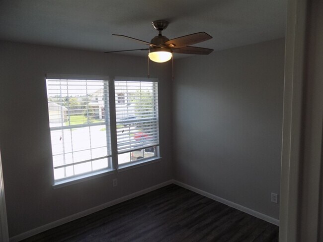 Building Photo - 21711 Falcongate Ct