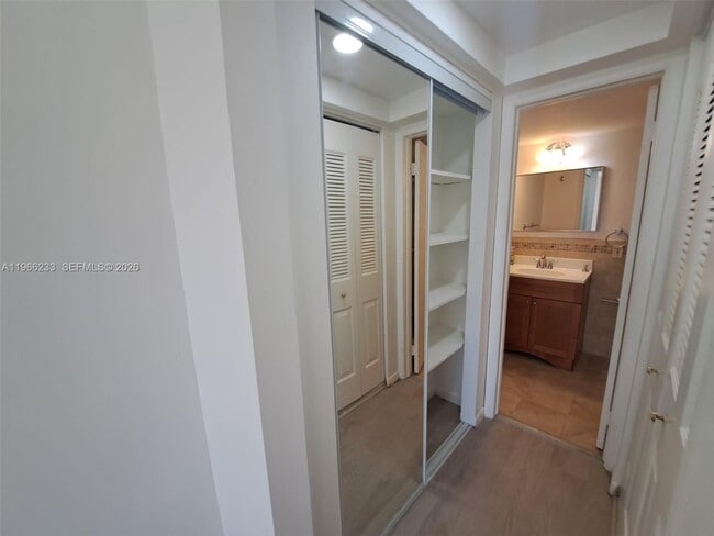 Building Photo - 5100 SW 90th Ave