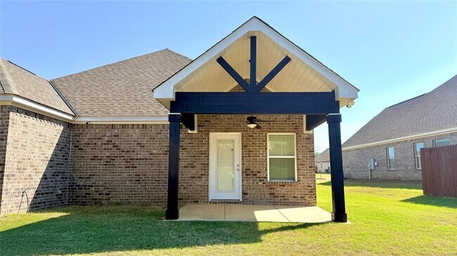 Building Photo - 1219 McClain Dr