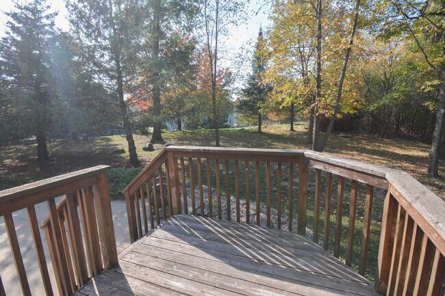 Building Photo - STUNNING 5 Bed 3.5 Bath Luxury Home!