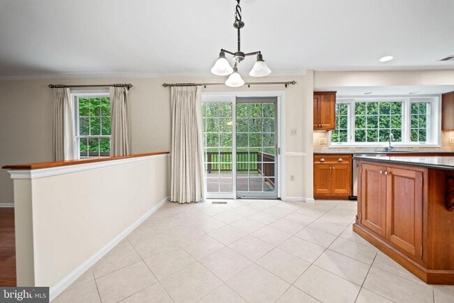 Building Photo - 10317 HICKORY Dr