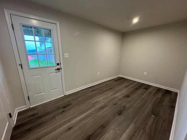 Building Photo - Brand New Townhouse, Great Location!