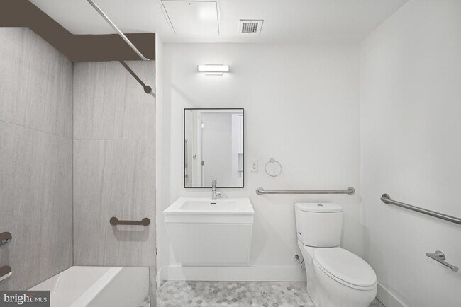 Building Photo - 2101 Washington Ave