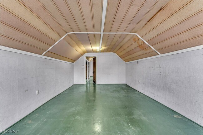 Building Photo - 917 Helmsdale Rd