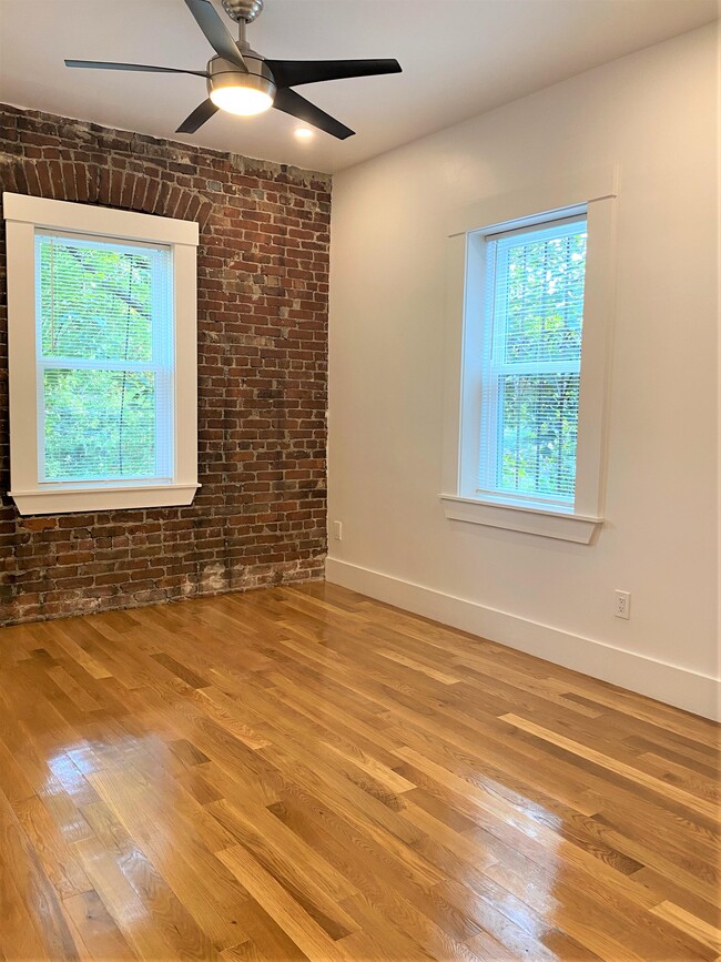 Building Photo - 32 Robinwood Ave