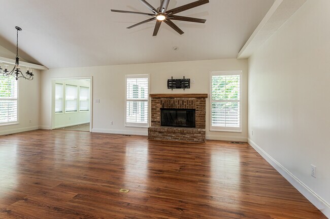 Building Photo - 220 Konawa Ln