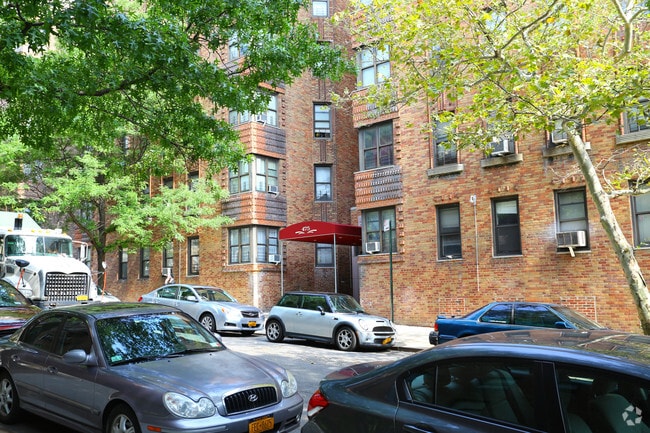 Building Photo - 475 W 186th St