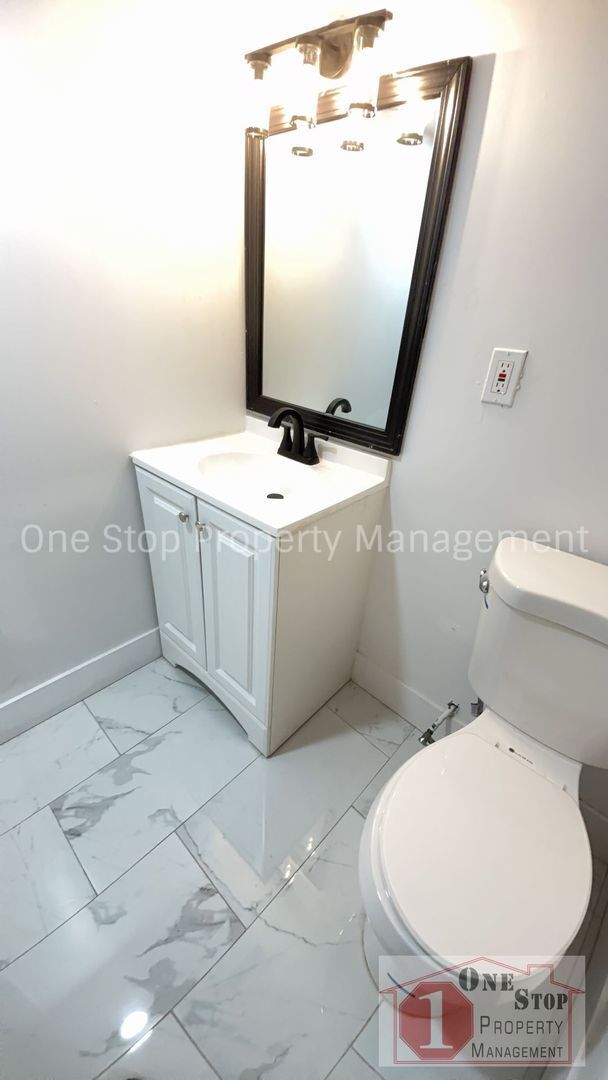 Building Photo - 3 Bedroom 2 Bathroom home in Kansas City!
