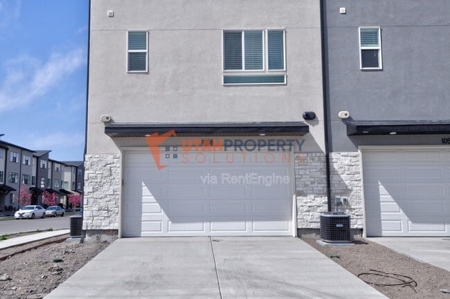 Building Photo - 1058 W 360 S