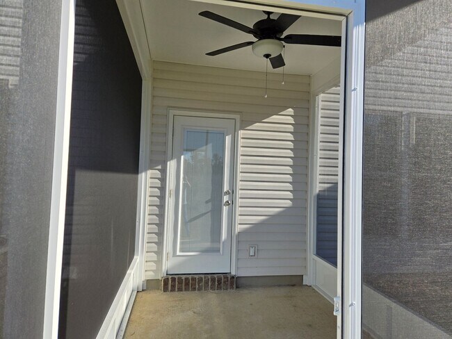 Building Photo - 3 Bedroom 2.5 Bath Townhome located in Valdosta, GA Minutes from Moody