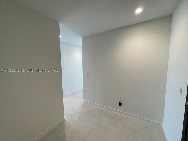 Building Photo - 1000 Brickell Plaza