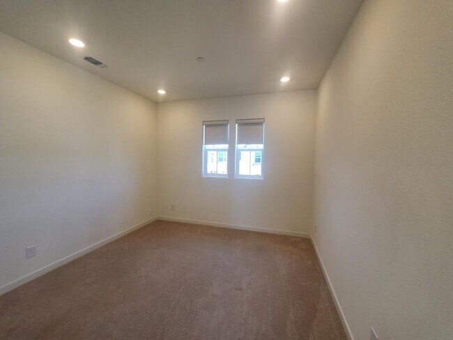 Building Photo - 3619 Silver Pine Ln