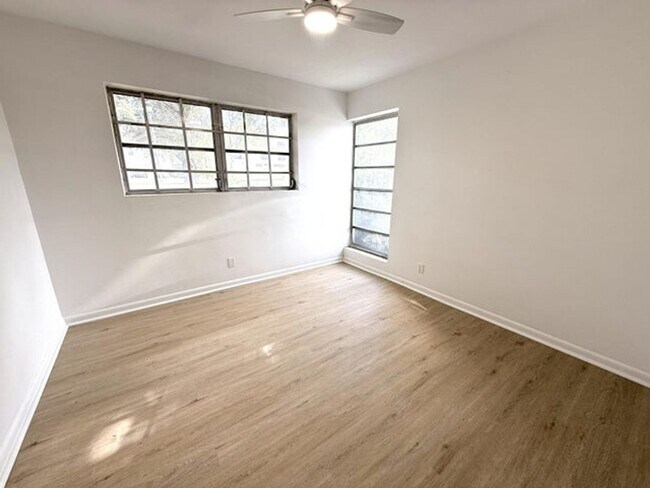 Building Photo - 210 W 23rd St