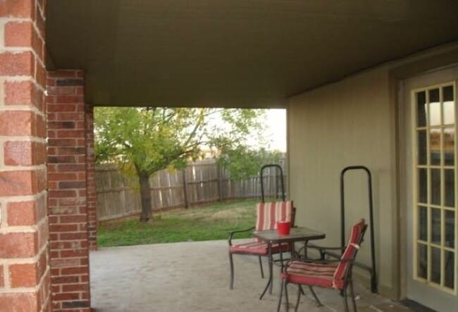 Building Photo - PETS NEGOTIABLE WITH HOMEOWNER APPROVAL!!