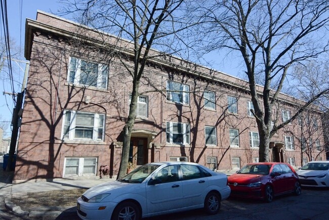 Building Photo - 1408 W Rosemont Ave