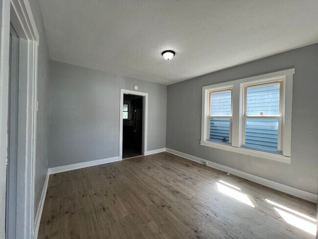 Livingroom - 1413 Margaret St