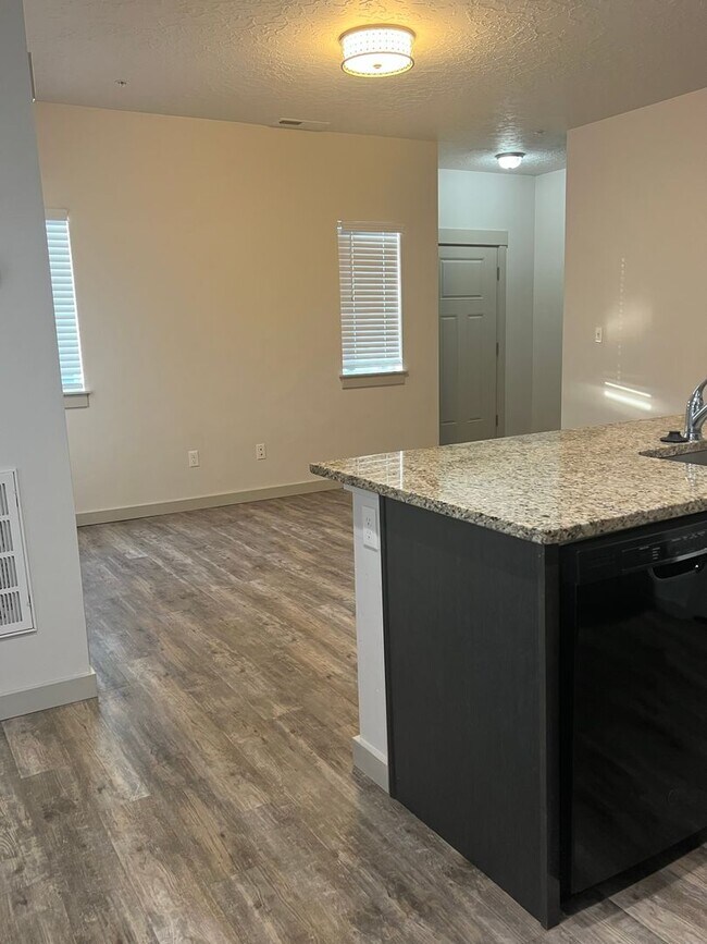 Building Photo - WELCOME TO SUNBEAM TOWNHOMES