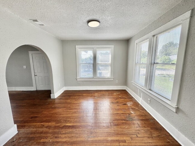 Building Photo - 1478 S Willet Street