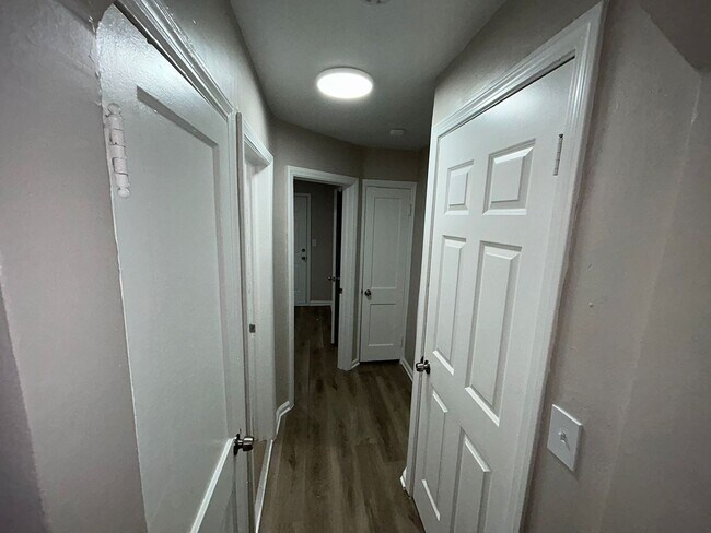 Building Photo - 3 Bedroom Bungalow