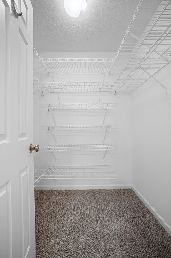 Building Photo - Spacious 2-Bedroom, 2-Bath Condominium in ...