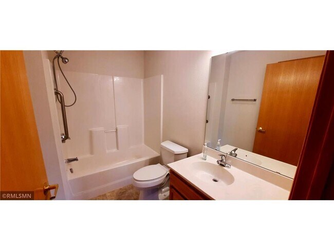 Building Photo - 15631 Linnet St NW
