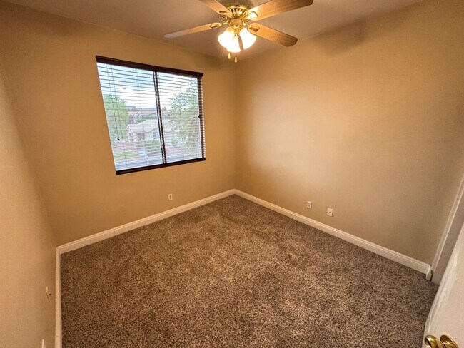 Building Photo - Modern 3Bed/3Bath Two Story Home located i...