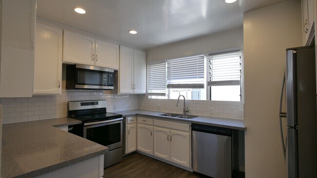 Building Photo - 5547 Mary Lane Dr