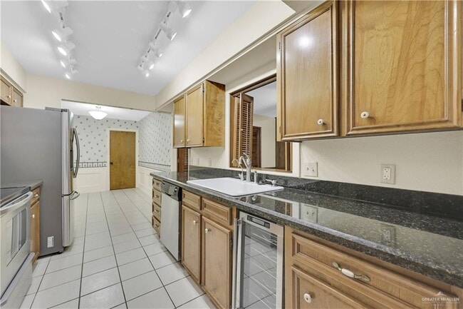 Building Photo - 19 S 5th St