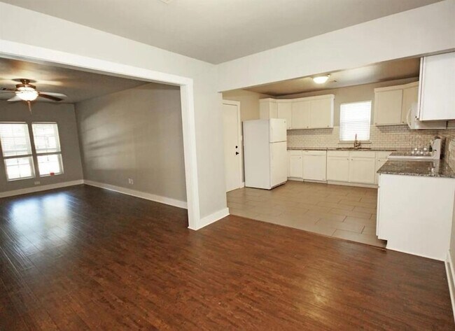Building Photo - 1205 W Brooks St