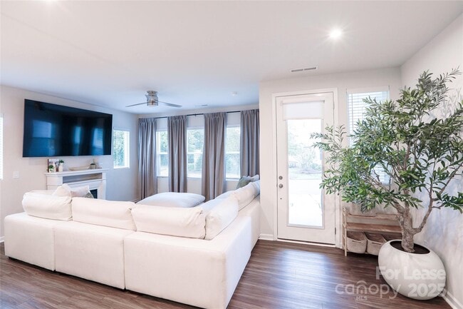 Building Photo - 526 Myrick Aly