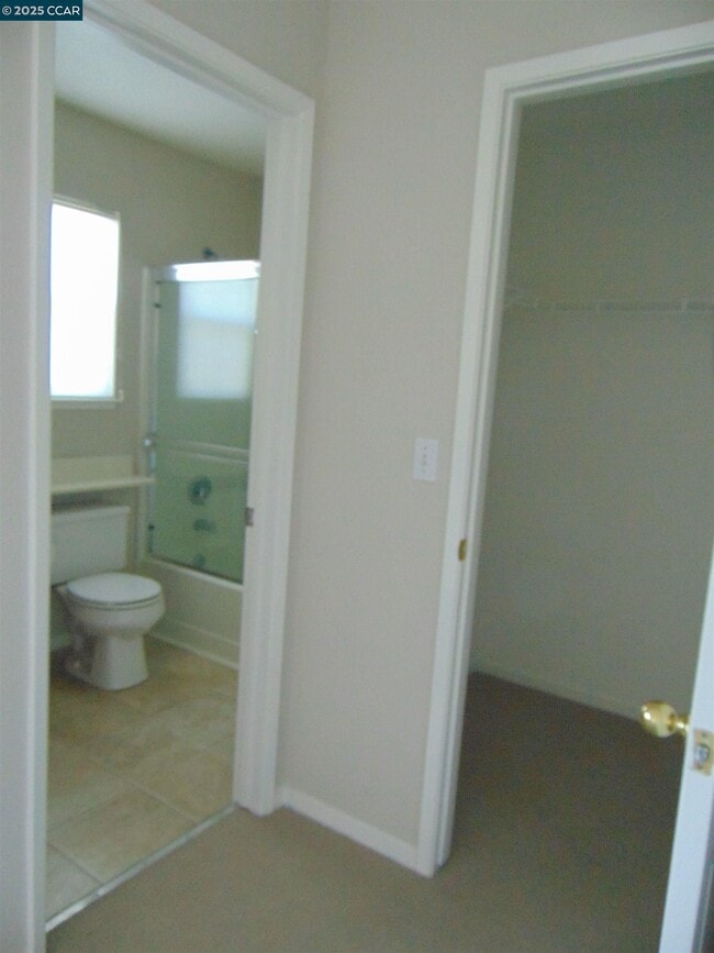 Building Photo - 34 Shorewood Ct