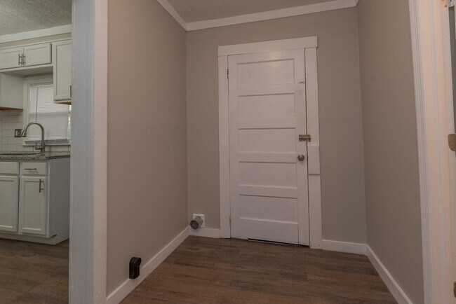 Building Photo - Updated 1 Bed/1 Bath Cottage in Harrisburg Neighborhood - Close to Downtown and Medical District