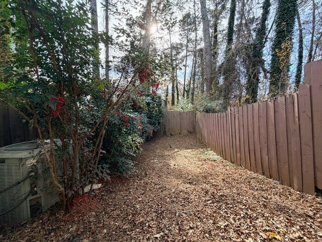 Building Photo - Gorgeous Doraville 2 Bed-2.5 Bath Townhouse, Roommate Floor plan!