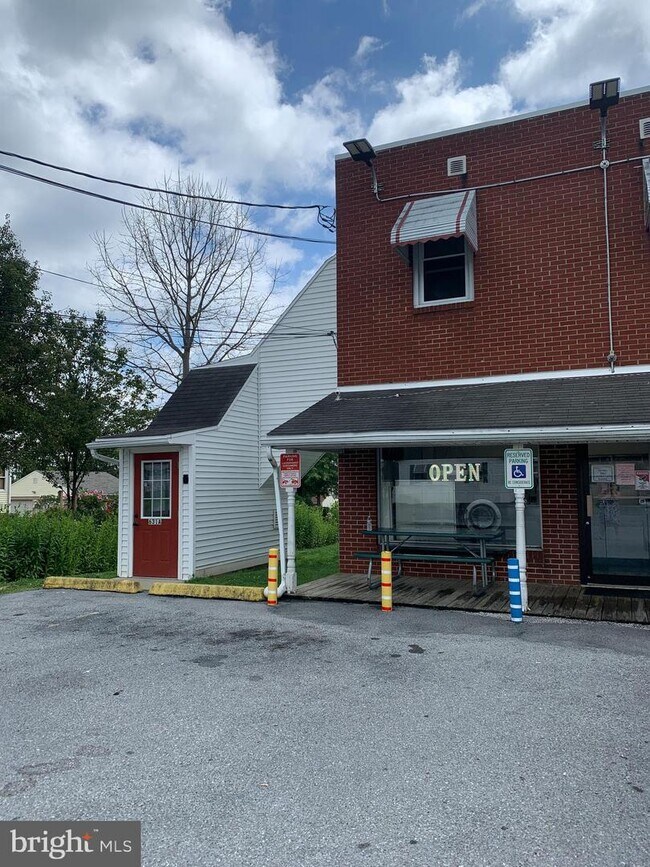 Building Photo - 631 Hill Rd