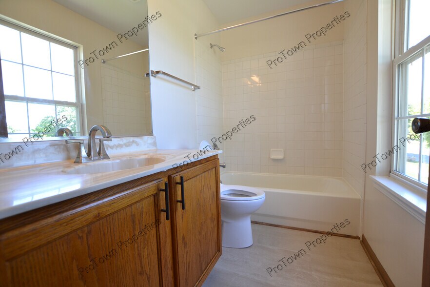 Building Photo - 2608 River Bend Ln
