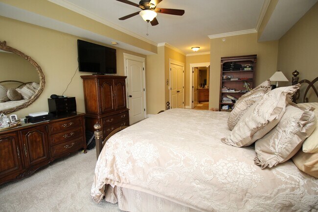 Building Photo - 10765 Clock Tower Dr