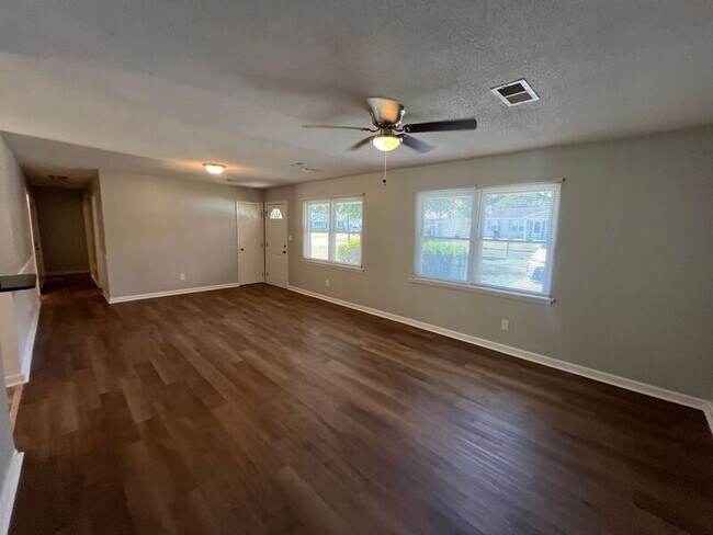 Building Photo - 14005 Glenview Dr SW