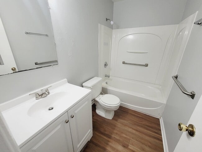 Building Photo - 1257 E Orange Ave