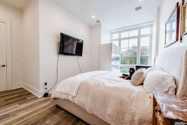 Building Photo - 30 Stewart Ave