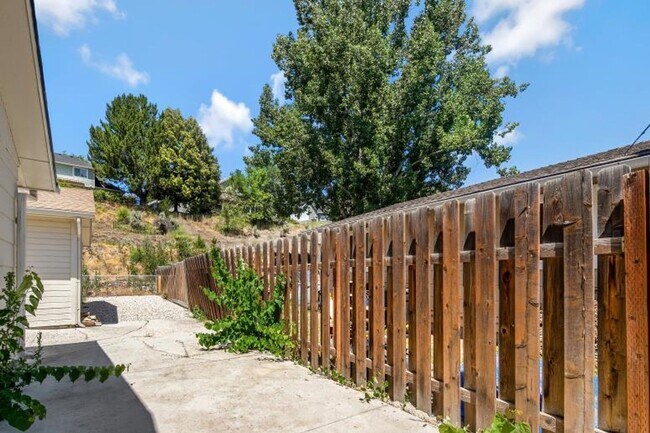 Building Photo - 3 Bedroom home in Eagle with ADU _ Pets We...