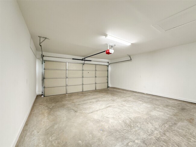 Building Photo - 824 Waxahachie St