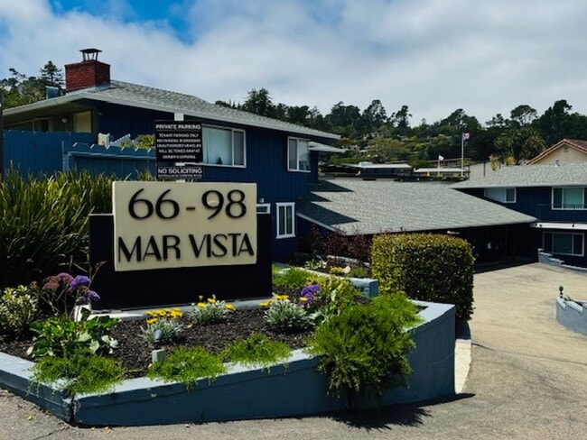 Building Photo - Upstairs beautifully renovated 1 bedroom 1 bath in the Monterey Sunbelt