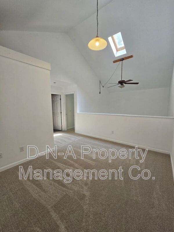 Building Photo - 602 Mountain View Way