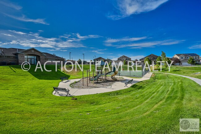 Building Photo - Mid-Row Townhome in Riverton