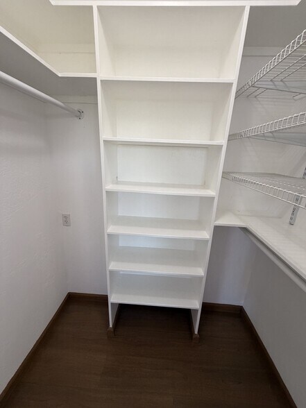 Building Photo - 1949 Monte Vista Dr