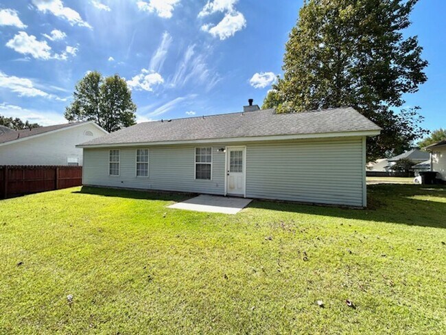 Building Photo - Beautiful 3 Bedroom 2 Bath Home in the Heart of Madison!