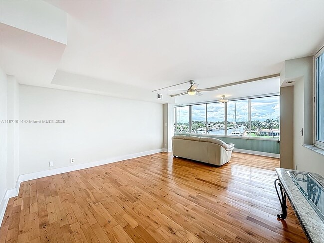 Building Photo - 401 N Riverside Dr